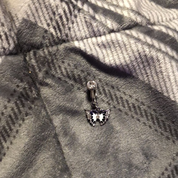 Fake belly button piercing - Picture 2 of 8